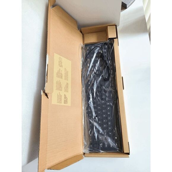 NEW Open Box Amazon Basics Wired Keyboard - Picture 6 of 9